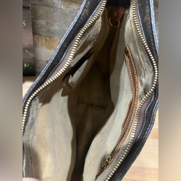 Louis Vuitton monogram looping bag - Picture 7 of 10